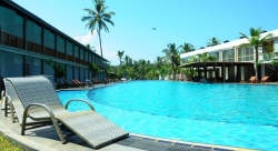 Pool & Beach View 